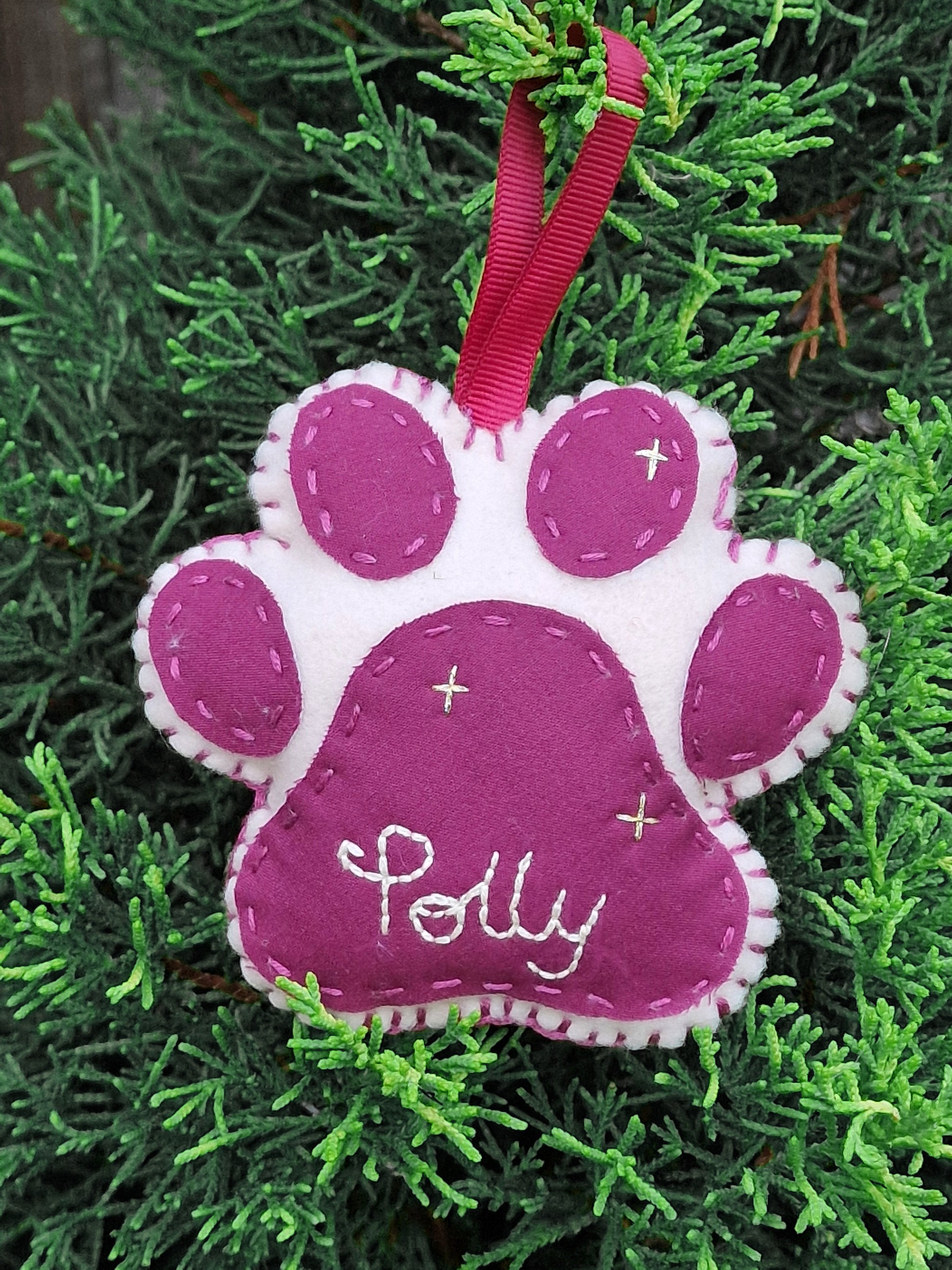 Hand-stitched paw print decoration with personalised name - Workshop sample by Finn & Pea