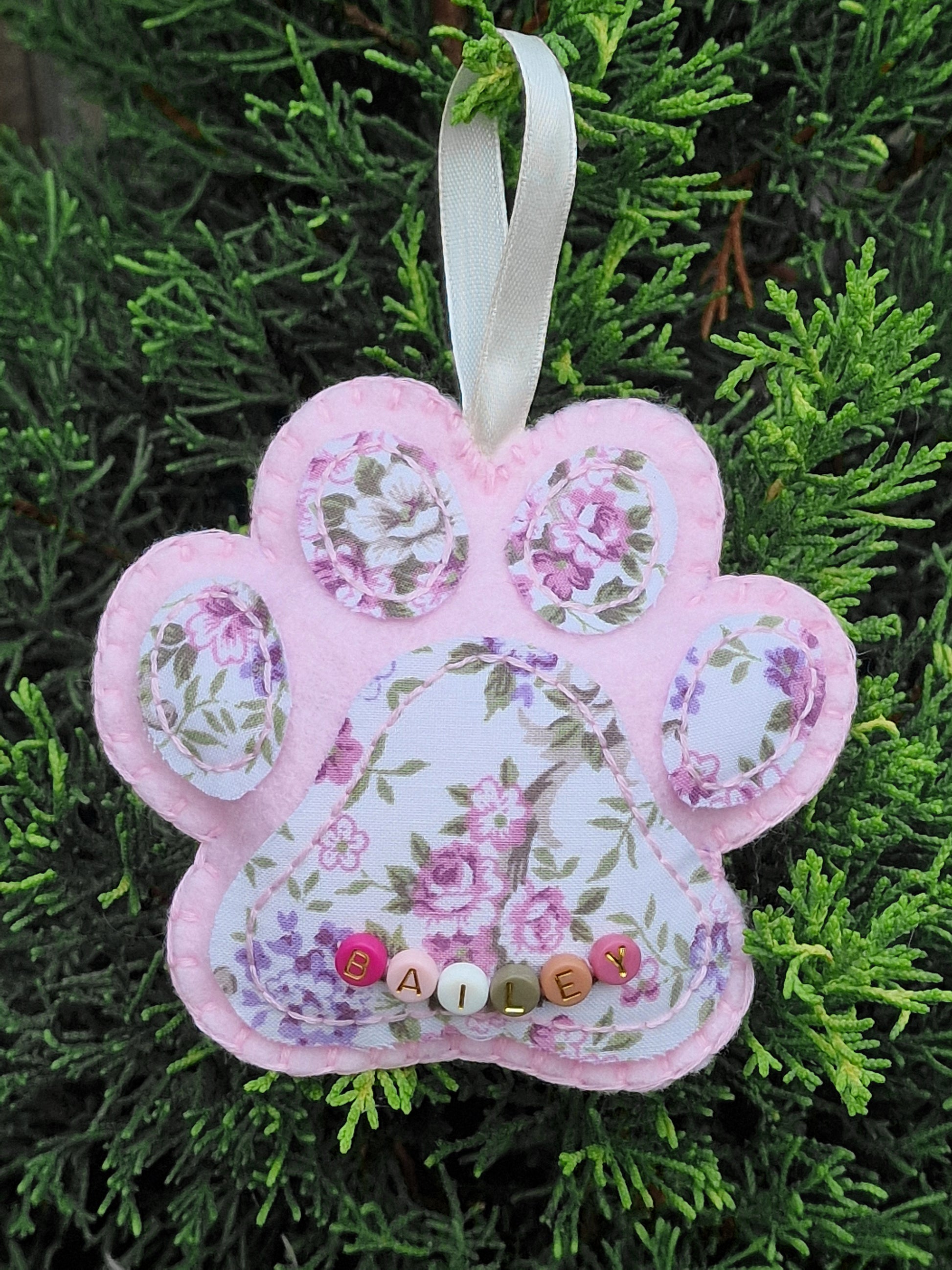 Hand-stitched paw print decoration with personalised name - Workshop sample by Finn & Pea